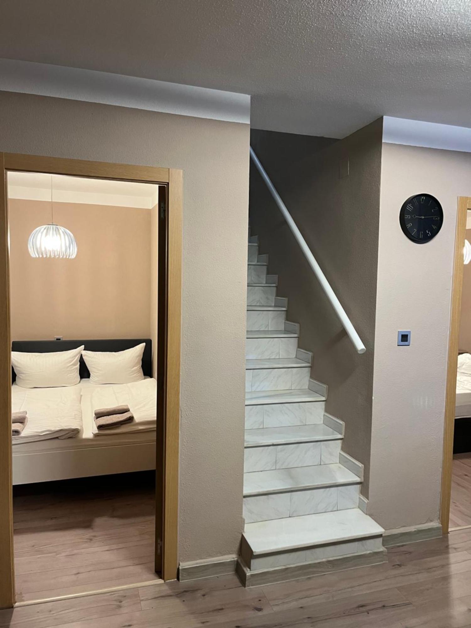 Villa Nadiya App Pool, Parking トレビエハ エクステリア 写真